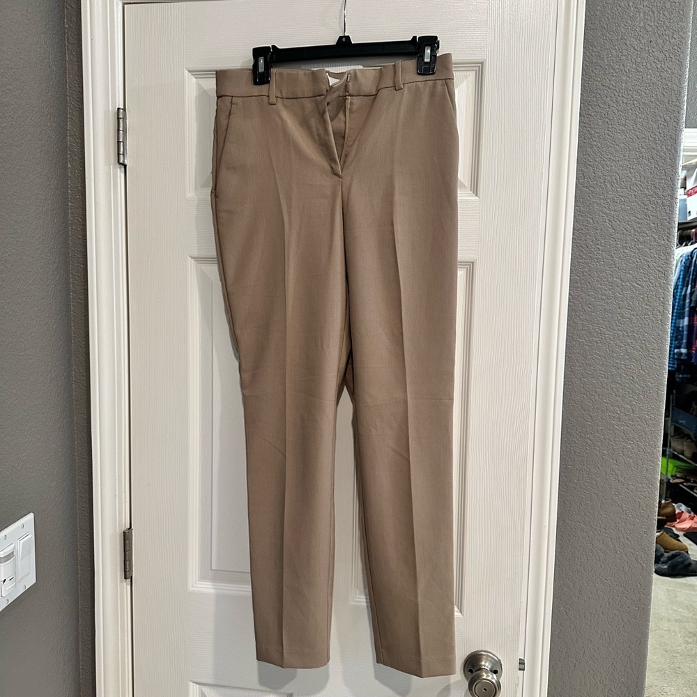 H&M Tan Ankle Cropped Pants with Classic Fit and Smooth Fabric